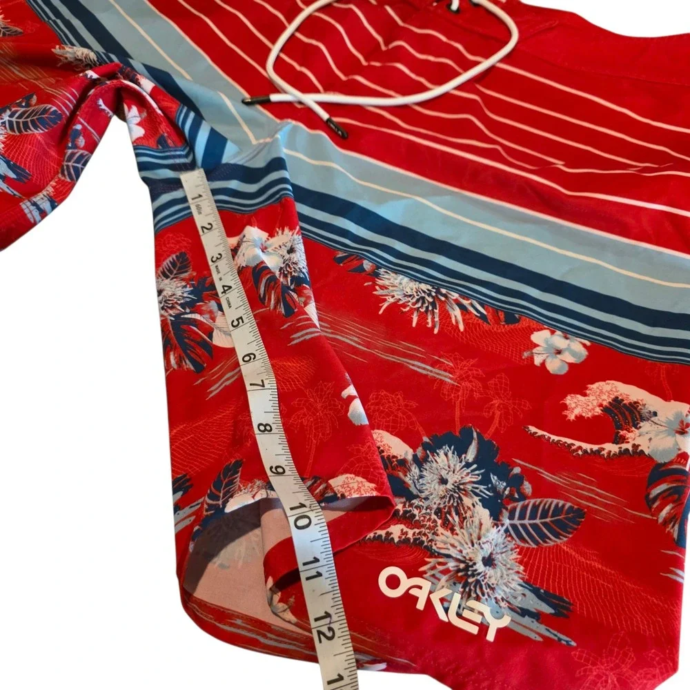 Oakley Mens‎ Red Floral Stripe Wave Board Shorts Swim Trunks Retro Size 33 NWOT
